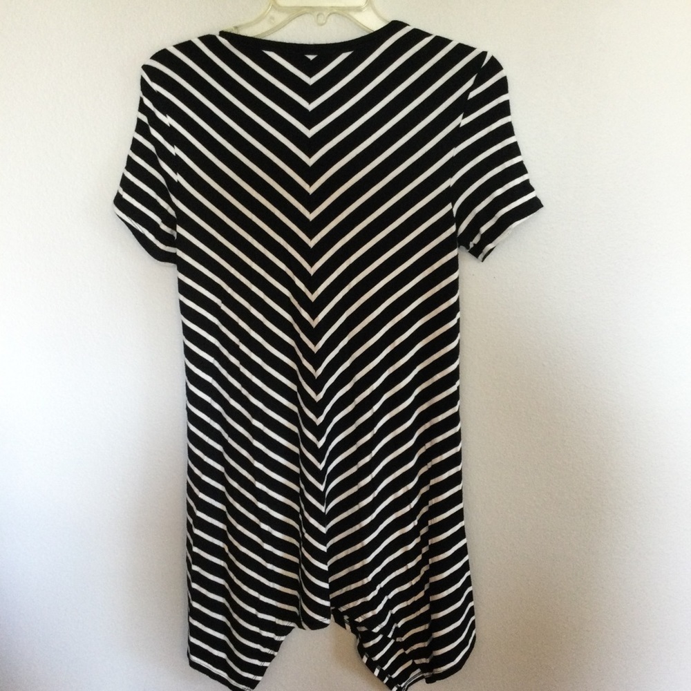 Premise Black & White Short Sleeve Shark Tooth Hem Dress Size Small - Picture 6 of 7